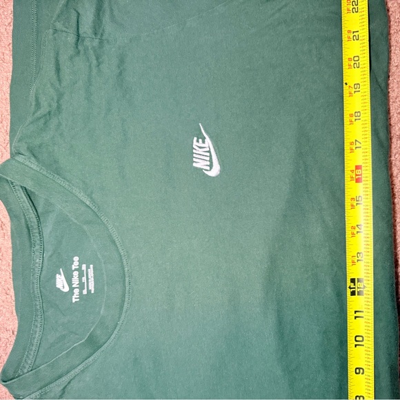 Nike Forest Green Workout Tee - Picture 2 of 2